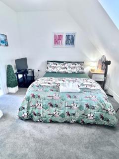 Comfortable En-suite room in peaceful Hampton Home - 0