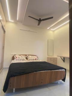 Modern Cozy 2BHK and 2ACs - 5