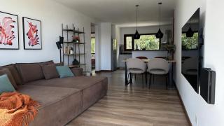 2BR apartment with lake view, heated pool, dishwasher - 8