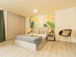 NEW! Studio El Poblado Balcony & 500 Mbps Wi-Fi - 0
