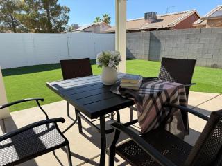 Modern 3BR Single Story Home with Spacious Yard - 8