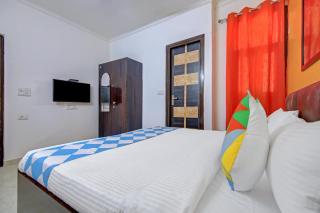 OYO Townhouse Saket Residency 1 Delhi - 9