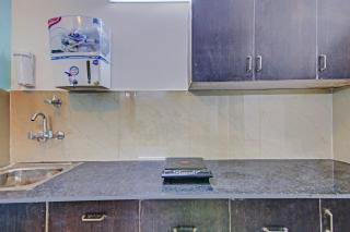 OYO Townhouse Saket Residency 1 Delhi - 7