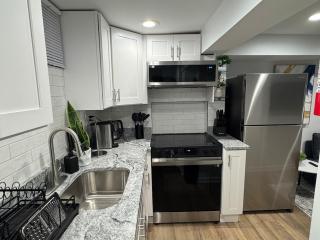 Modern Deanwood Retreat - Fast Wi-Fi, Parking, Near Metro - 5