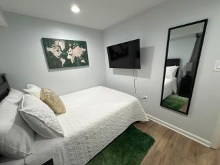 Modern Deanwood Retreat - Fast Wi-Fi, Parking, Near Metro - 2