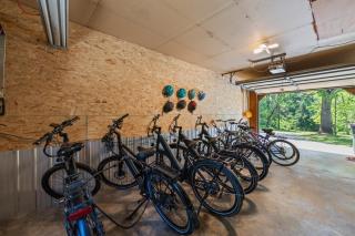 Enola Trail Getaway bikes rural - 4