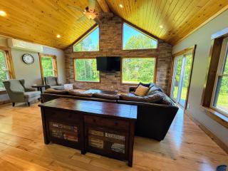 8RR Log Home w Spa Bath, Game Loft, AC, Great Yard Near Bretton Woods, Franconia Notch - 7