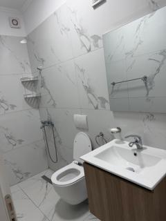 LakeView Luxury Apartment Tirana2 - 2