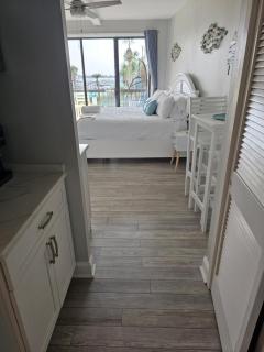 Salty Love Nest - 9