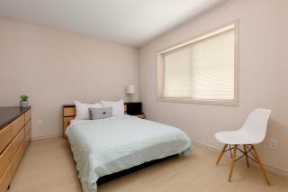 Spacious 5 BR Family Home Near YVR&Vancouver - 4
