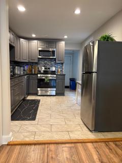 Modern 2 BedRm Spacious Home-University City-Free Parking! - 7
