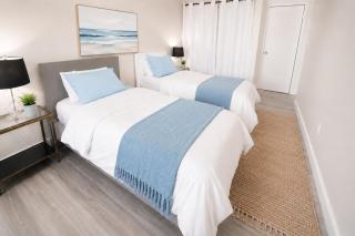 Spacious 3BR Guest Suite by the Creek In North Vancouver Sleeps 6, Free Parking - 9