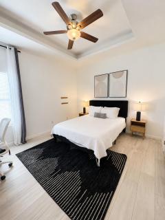 Modern 2 Bed 2 Bath Apartment Near Hospitals & Shopping - 1