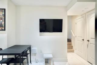 3 Beds Entire House w 1 free Parking - Good location - 9