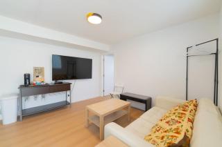 New Reno 3B Home w 1 Free Parking in Prime Location - 7