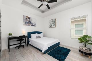 Modern 2 Bed 2 Bath Apartment, Ideal for Long Stays - 2
