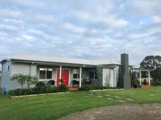 Kinloch Cottage Stunning Stay on Daisy Hill Vineyard - 9