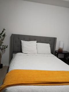 Boho 2 Bed 2 Bath Apartment, Gated, Near Hospitals - 7