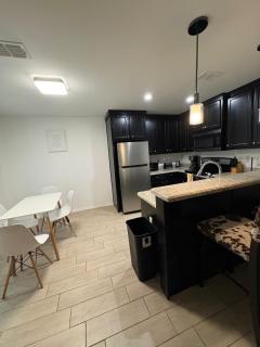 Boho 2 Bed 2 Bath Apartment, Gated, Near Hospitals - 5