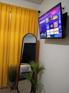 Boho 2 Bed 2 Bath Apartment, Gated, Near Hospitals - 1