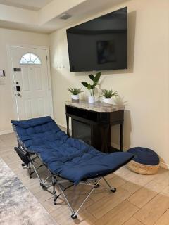 Spacious 3 Bed 2 Bath Apartment, Gated, Near Hospitals - 8