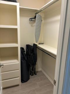 Spacious 3 Bed 2 Bath Apartment, Gated, Near Hospitals - 6
