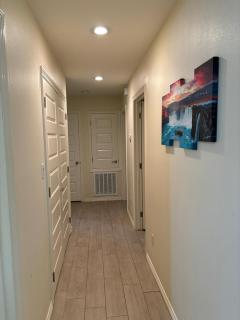 Spacious 3 Bed 2 Bath Apartment, Gated, Near Hospitals - 2