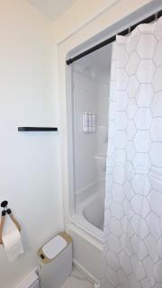 Newly Built Modern Apartment in The Fairways - 9