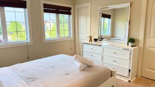 Spacious 3BR House in Aspen Hills - 7