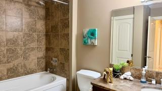 Spacious 3BR House in Aspen Hills - 2