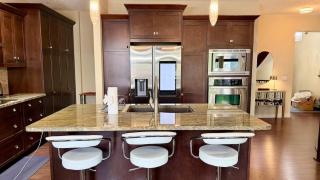 Spacious 3BR House in Aspen Hills - 1