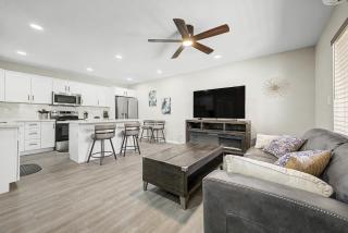 Pool & Hot Tub Access! Superstition Mtn Condo - 0