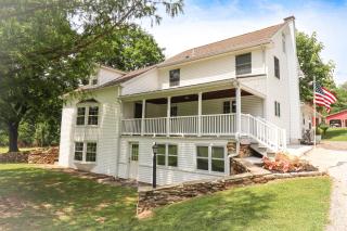 30-acre Family Farmhouse-Creek Fire Pit & Theater Near Codorus - 9