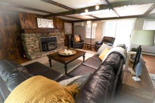 30-acre Family Farmhouse-Creek Fire Pit & Theater Near Codorus - 6