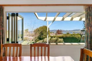 Bellbird Cottage With Lake and Mountain Views - 6