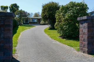 Bellbird Cottage With Lake and Mountain Views - 2