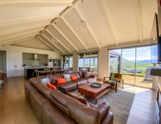 Horoeka House Stunning views and spa Pool - 8