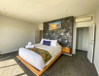 Horoeka House Stunning views and spa Pool - 5