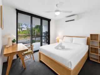 Elevated 3-Bed Apartment Close to Brisbane River - 8