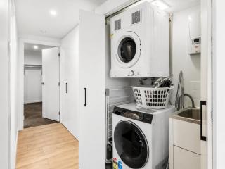 Elevated 3-Bed Apartment Close to Brisbane River - 3
