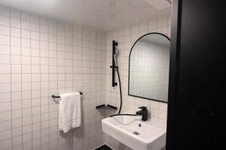 STAY HausDa Private Bathroom Queen Room All Picture Window - 2