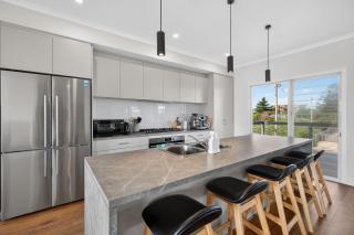 Beachside Family Escape 92 Newell Avenue Middleton Spacious 4-Bedroom Holiday Home Sleeps 10 one street from Middleton Beach - 3