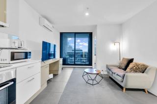 High-Rise 1-Bed Apartment Near Southern Cross - 0
