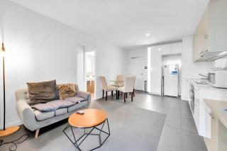High-Rise 1-Bed Apartment Near Southern Cross - 5
