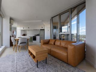 Skyline-View 2-Bed Apartment Near Flemington - 0