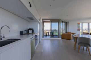 Skyline-View 2-Bed Apartment Near Flemington - 7