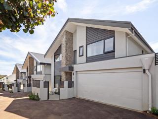 Stone River Villa 2 - Private Escape - Heated Pool - 9