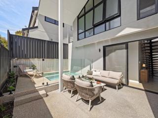 Stone River Villa 2 - Private Escape - Heated Pool - 1