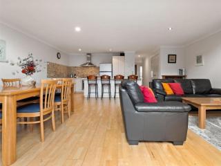 Townhouse 212 - Private - Central - Family Friendly - 2