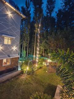 Pine Villa Garden - 2